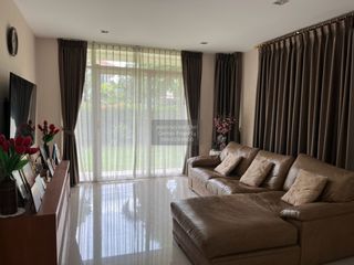 Casa en venta de 5 habitaciones en Pak Kret, Nonthaburi