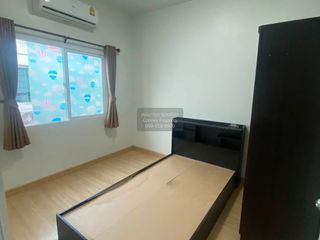 Casa adosada en venta de 3 habitaciones en Don Mueang, Bangkok