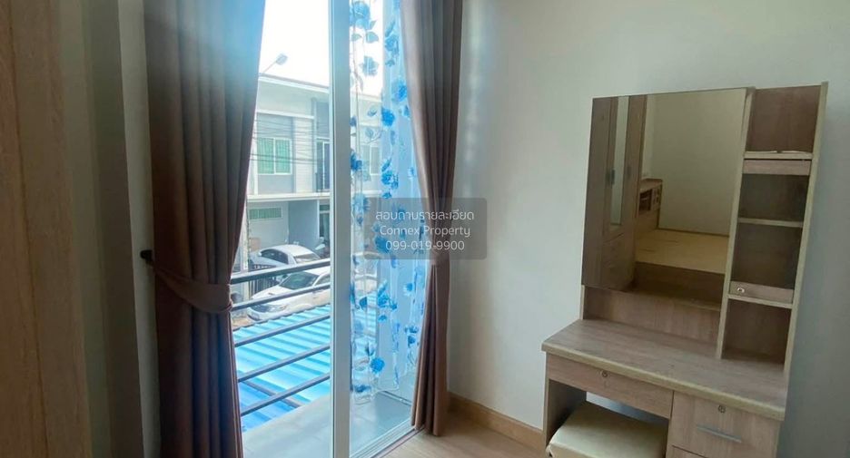 Casa adosada en venta de 3 habitaciones en Don Mueang, Bangkok