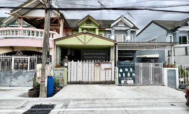 À vendre 2 chambres maison de ville à Lam Luk Ka, Pathum Thani