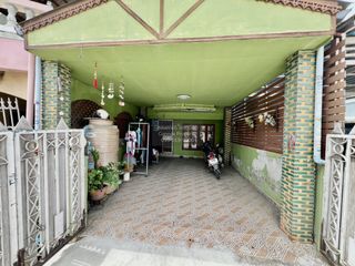 À vendre 2 chambres maison de ville à Lam Luk Ka, Pathum Thani