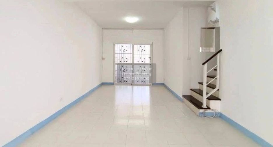 Casa adosada en venta de 3 habitaciones en Mueang Pathum Thani, Pathum Thani