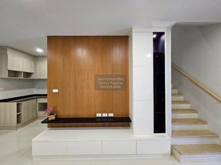 Casa adosada en venta de 2 habitaciones en Bang Phli, Samut Prakan