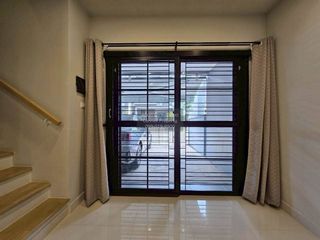 Casa adosada en venta de 2 habitaciones en Bang Phli, Samut Prakan