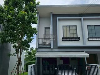 Casa adosada en venta de 2 habitaciones en Bang Phli, Samut Prakan