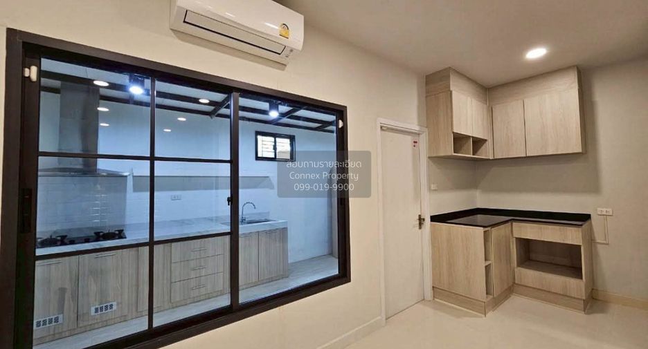 Casa adosada en venta de 2 habitaciones en Bang Phli, Samut Prakan