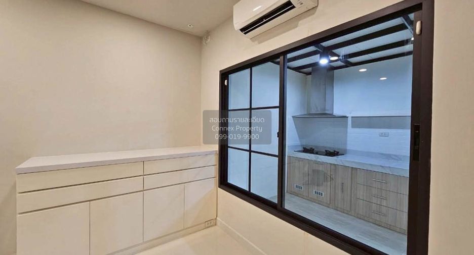 Casa adosada en venta de 2 habitaciones en Bang Phli, Samut Prakan
