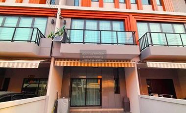 For sale 4 ベッドルーム townhouse in Prawet, Bangkok