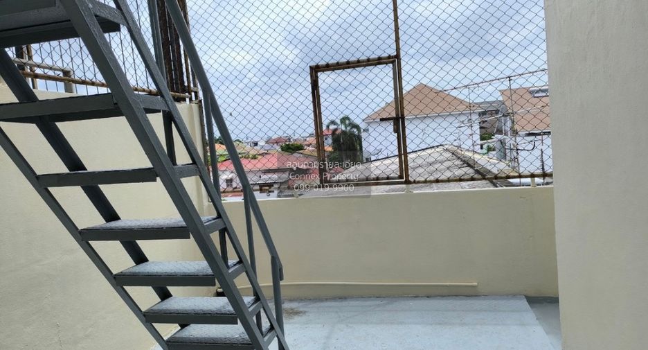 For sale 2 bedrooms retail Space in Lat Phrao, Bangkok