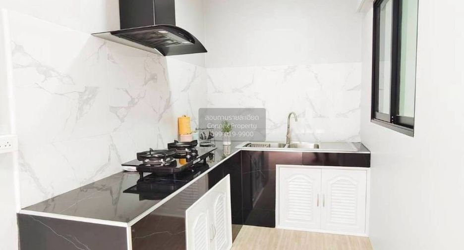 Casa adosada en venta de 4 habitaciones en Mueang Nonthaburi, Nonthaburi