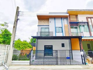 Casa adosada en venta de 4 habitaciones en Mueang Nonthaburi, Nonthaburi