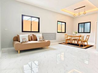 Casa adosada en venta de 4 habitaciones en Mueang Nonthaburi, Nonthaburi