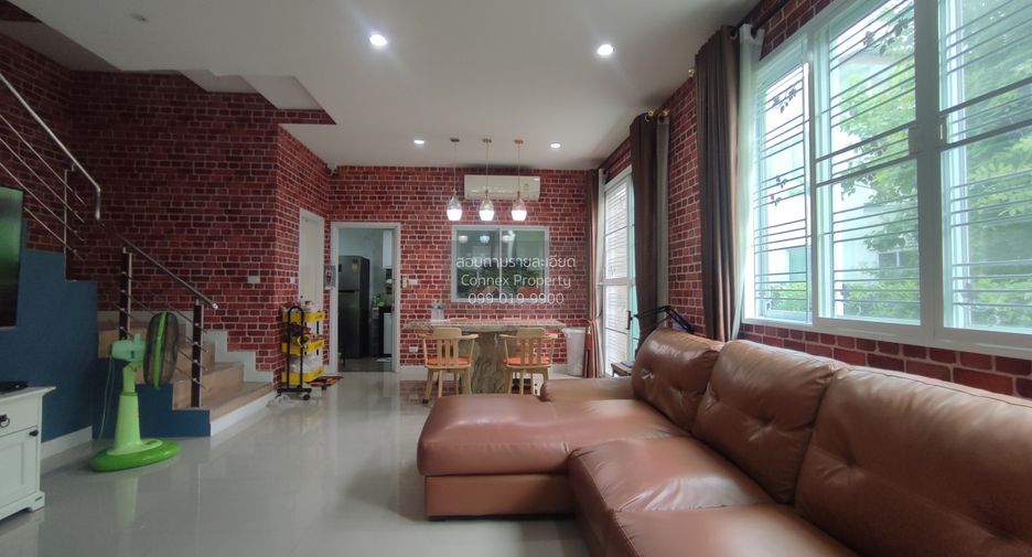 Casa adosada en venta de 3 habitaciones en Bang Khae, Bangkok