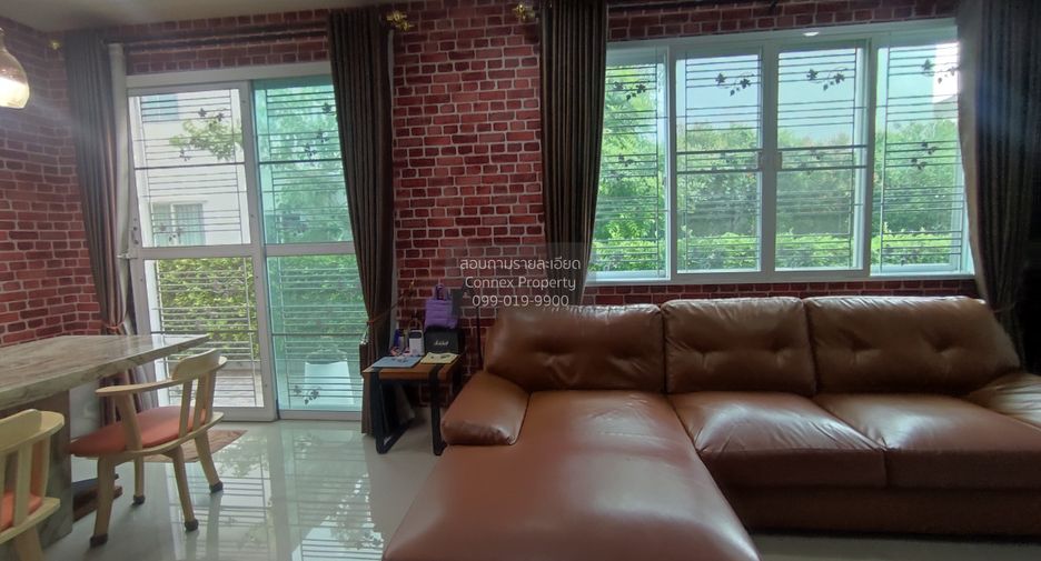 Casa adosada en venta de 3 habitaciones en Bang Khae, Bangkok