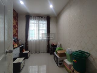 Casa adosada en venta de 3 habitaciones en Bang Khae, Bangkok