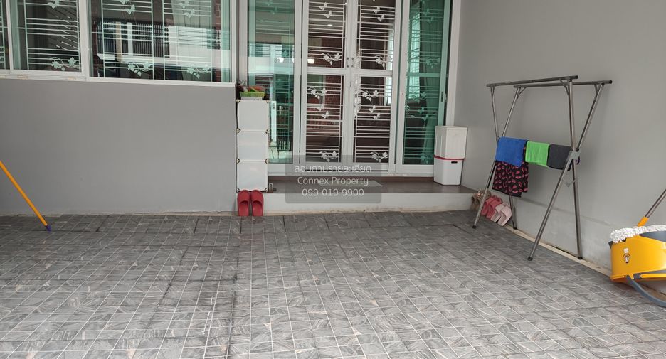 Casa adosada en venta de 3 habitaciones en Bang Khae, Bangkok