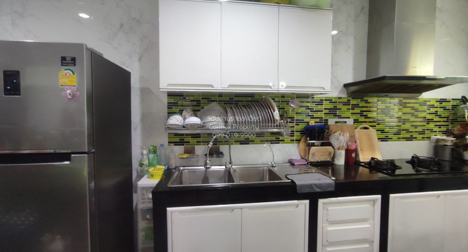 Casa adosada en venta de 3 habitaciones en Bang Khae, Bangkok