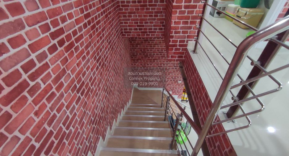 Casa adosada en venta de 3 habitaciones en Bang Khae, Bangkok