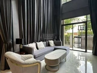 出售 4 卧室 独立屋 在 Phra Khanong, 曼谷