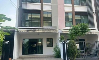 Casa adosada en venta de 3 habitaciones en Bueng Kum, Bangkok