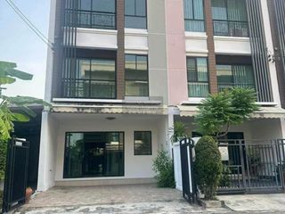Casa adosada en venta de 3 habitaciones en Bueng Kum, Bangkok