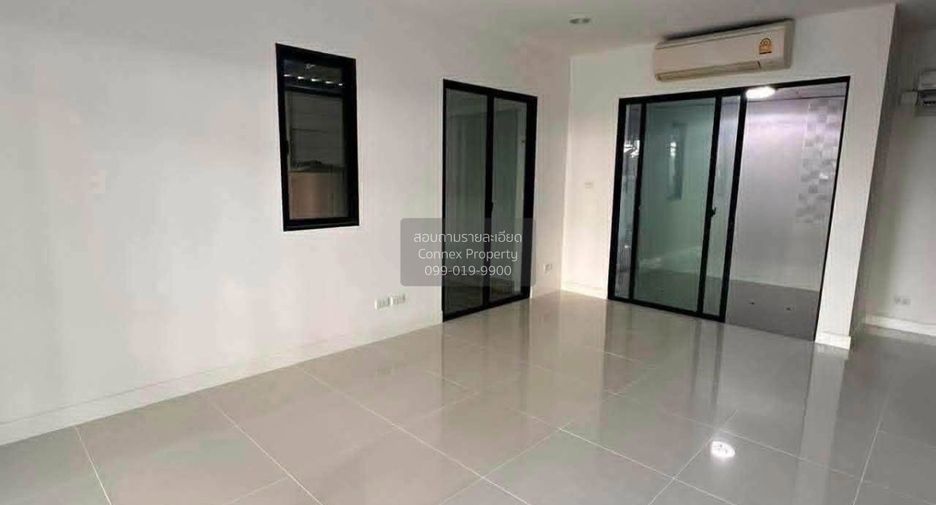Casa adosada en venta de 3 habitaciones en Bueng Kum, Bangkok