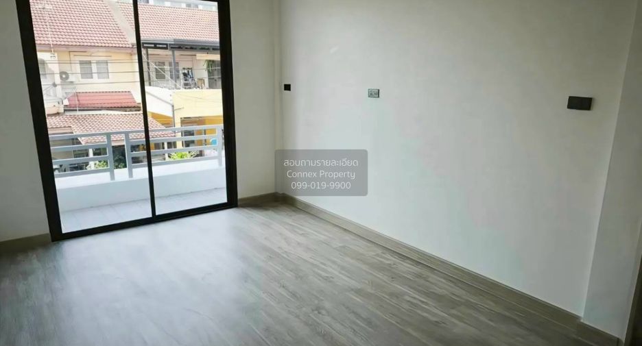 For sale 3 bedrooms townhouse in Mueang Nonthaburi, Nonthaburi