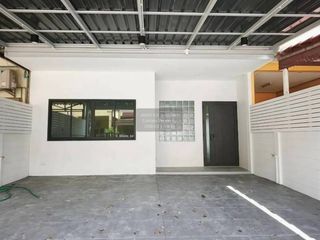 For sale 3 bedrooms townhouse in Mueang Nonthaburi, Nonthaburi