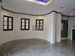 出售 8 卧室 独立屋 在 Mueang Pathum Thani, Pathum Thani