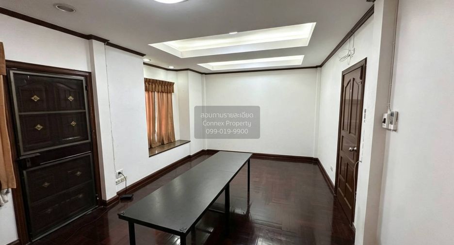出售 8 卧室 独立屋 在 Mueang Pathum Thani, Pathum Thani