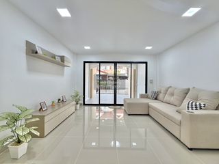 Casa adosada en venta de 3 habitaciones en Bang Bua Thong, Nonthaburi