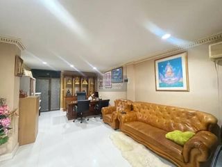 Reihenhaus zum Kauf mit 5 Zimmer in Pak Kret, Nonthaburi