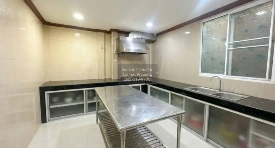 Reihenhaus zum Kauf mit 5 Zimmer in Pak Kret, Nonthaburi