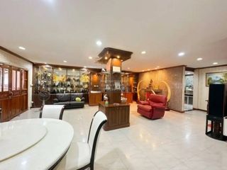 Reihenhaus zum Kauf mit 5 Zimmer in Pak Kret, Nonthaburi