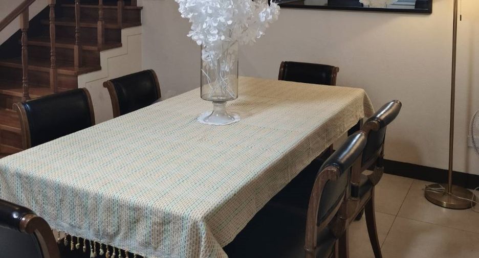 For rent 3 bedrooms townhouse in Phra Khanong, Bangkok