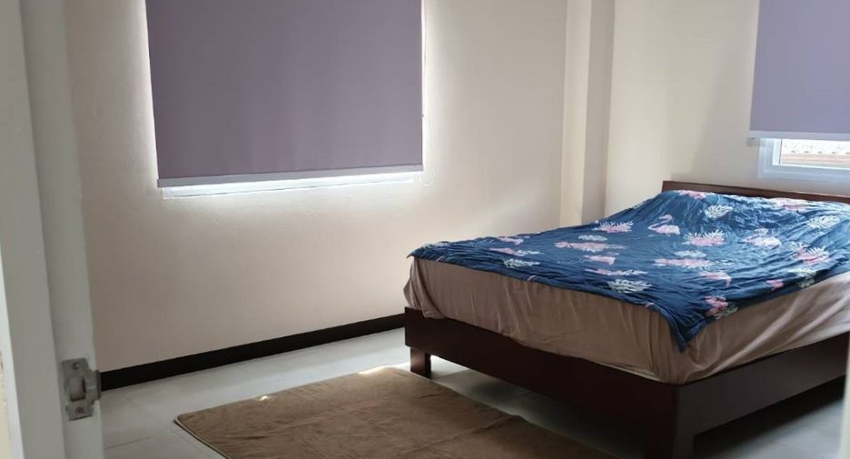 For rent 3 bedrooms townhouse in Phra Khanong, Bangkok