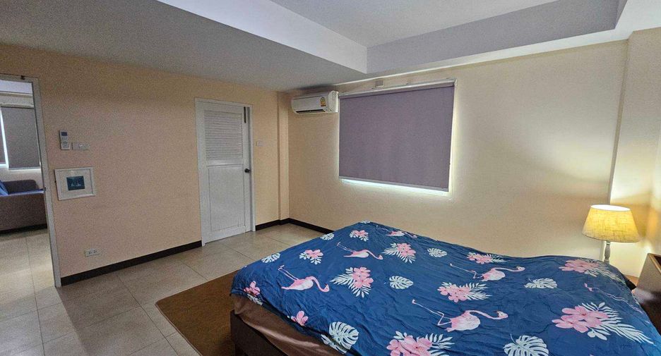 For rent 3 bedrooms townhouse in Phra Khanong, Bangkok
