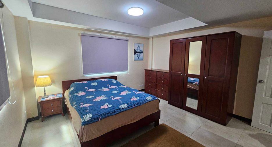 For rent 3 bedrooms townhouse in Phra Khanong, Bangkok