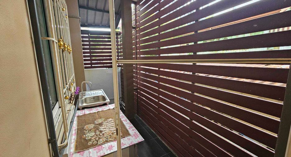 For rent 3 bedrooms townhouse in Phra Khanong, Bangkok