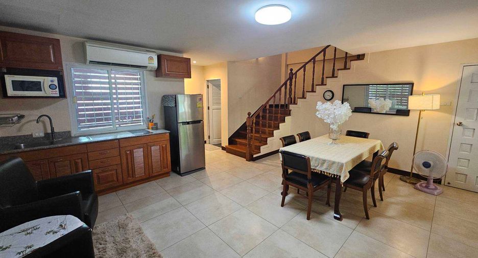 For rent 3 bedrooms townhouse in Phra Khanong, Bangkok