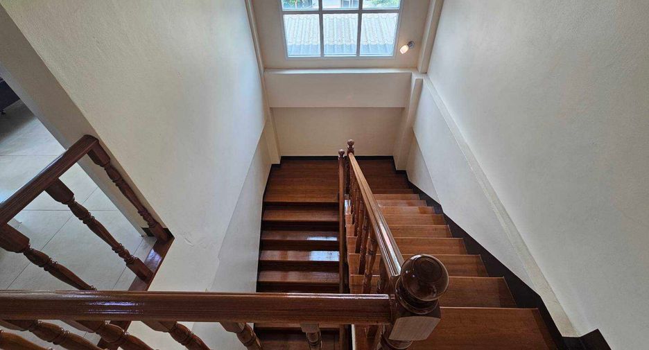 For rent 3 bedrooms townhouse in Phra Khanong, Bangkok
