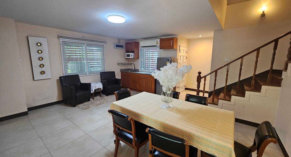 For rent 3 bedrooms townhouse in Phra Khanong, Bangkok