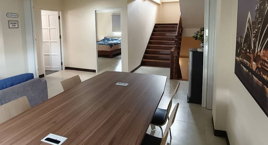 For rent 3 bedrooms townhouse in Phra Khanong, Bangkok