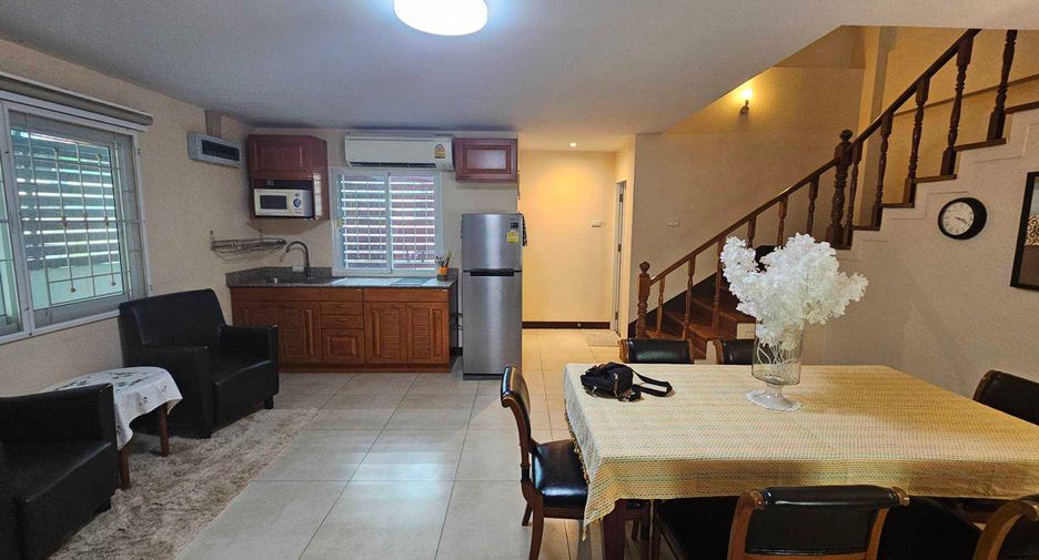 For rent 3 bedrooms townhouse in Phra Khanong, Bangkok