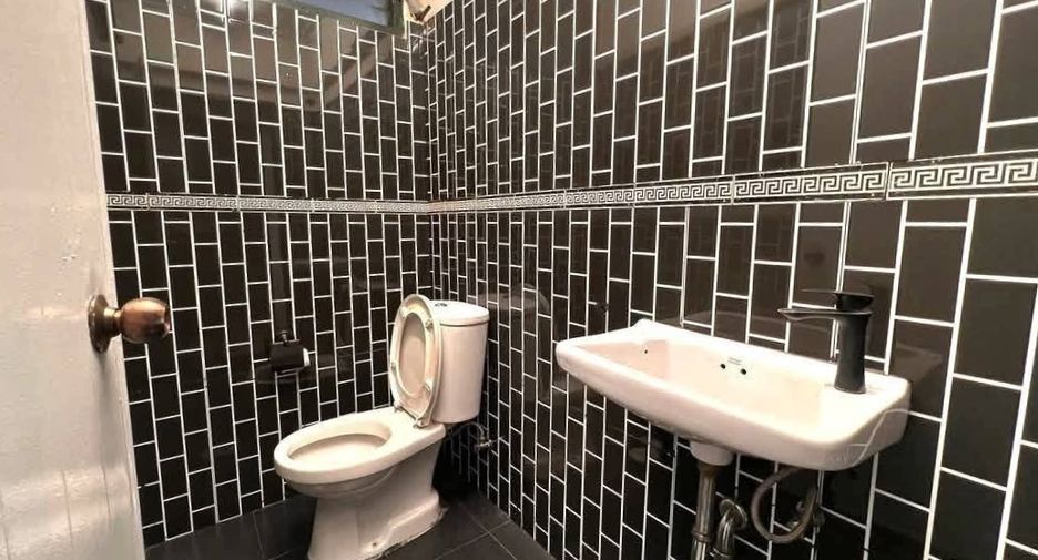 Reihenhaus zur Miete mit 3 Zimmer in Watthana, Bangkok