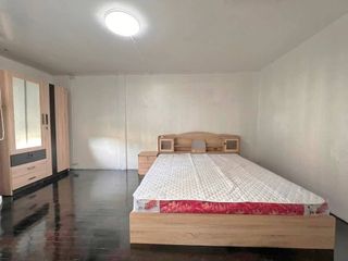 Reihenhaus zur Miete mit 3 Zimmer in Watthana, Bangkok