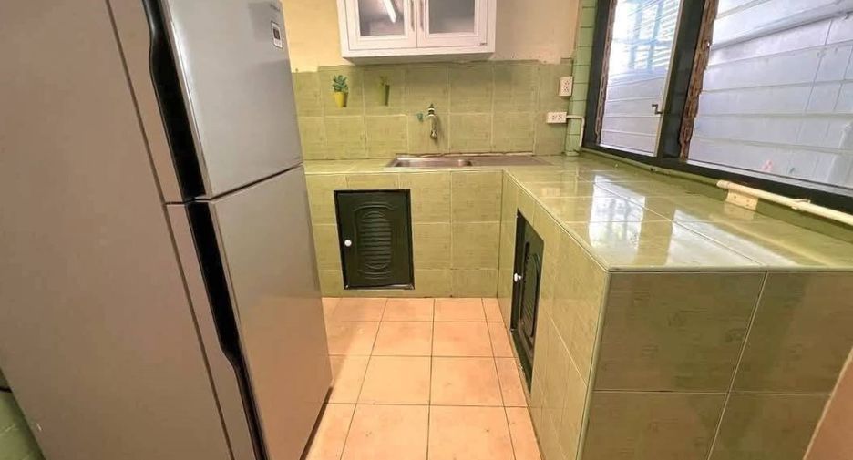 Reihenhaus zur Miete mit 3 Zimmer in Watthana, Bangkok