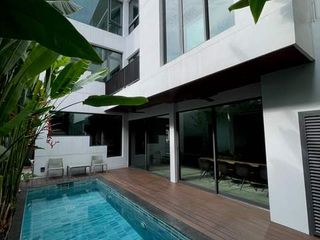 出租 3 卧室 独立屋 在 Khlong Toei, 曼谷
