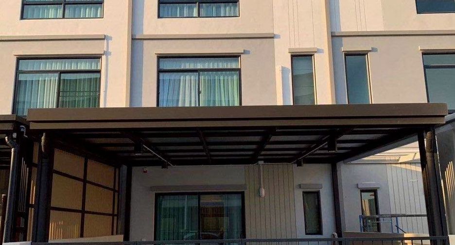 For rent 3 bedrooms townhouse in Khlong Toei, Bangkok