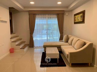 For rent 3 bedrooms townhouse in Khlong Toei, Bangkok